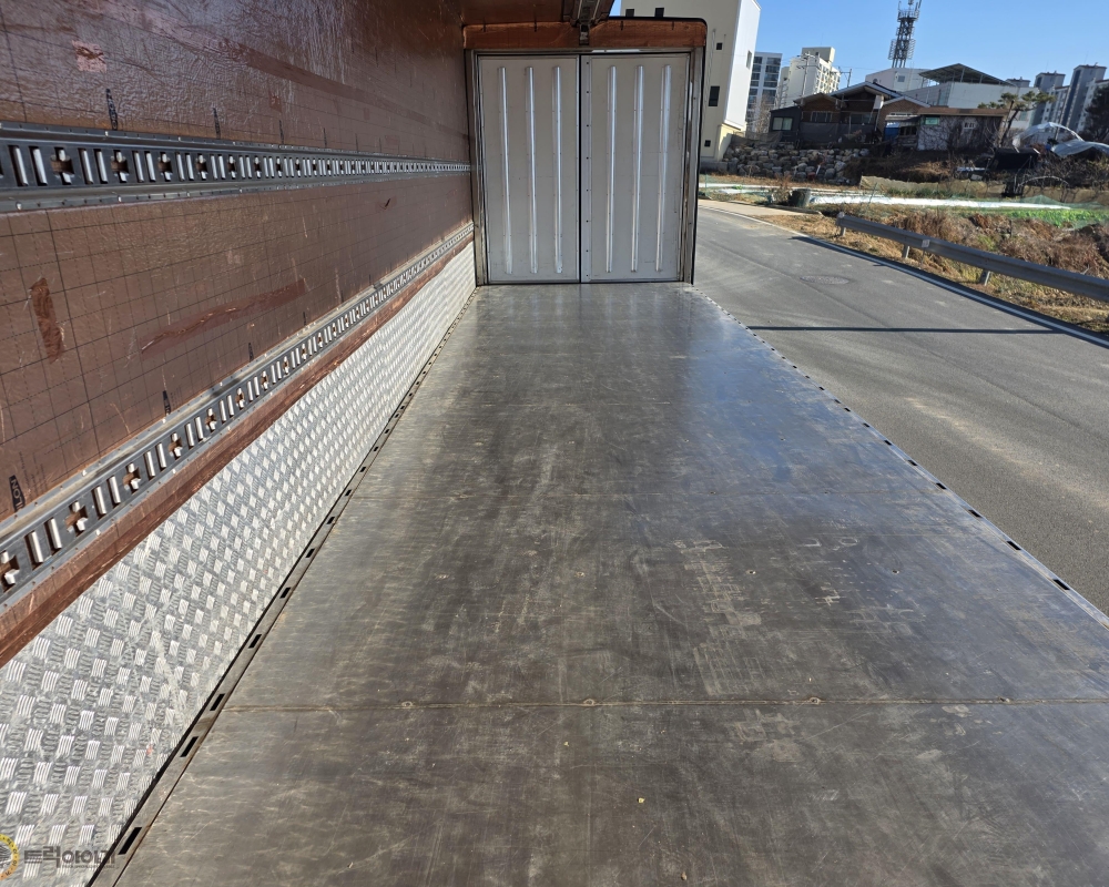 KakaoTalk_20251203_113420552_08